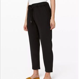 Lululemon 7/8 on the fly woven pants